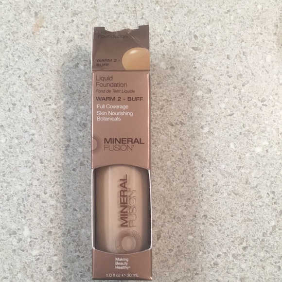 Mineral fusion warm 2 buff liquid foundation makeup nontoxic - Picture 1 of 3